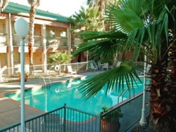Econo Lodge Inn And Suites Eagle Pass Esterno foto